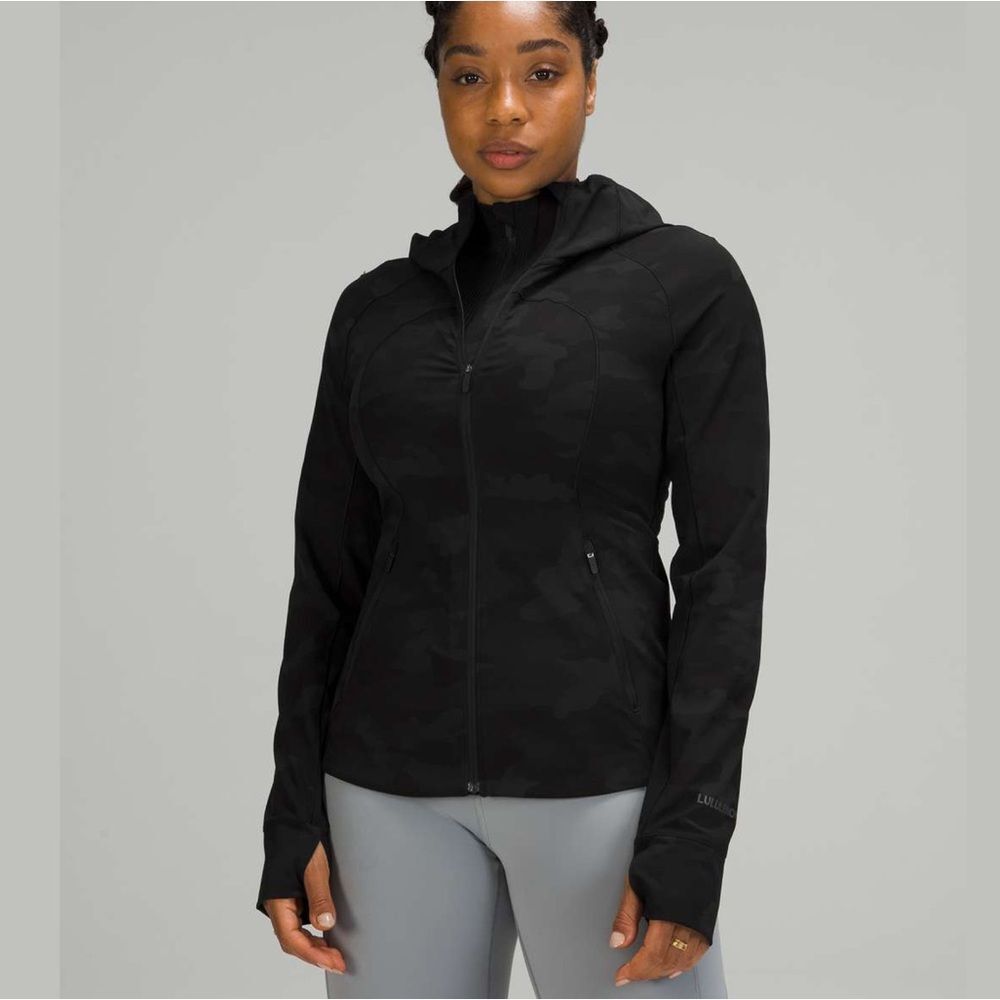 Lululemon Mist Over Windbreaker in Heritage 365 Camo Deep Coal Multi | Size 10